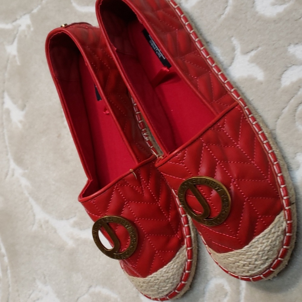 NWOT Jones New York Espadrille Stana Quilted Red Flat Shoes W/ Gold Accent 9.5